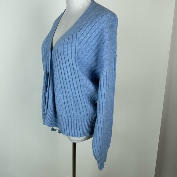 Cabi Scenic Cardigan Style # 5831 Light Blue Button Front Sweater - Size Large - Picture 6 of 15